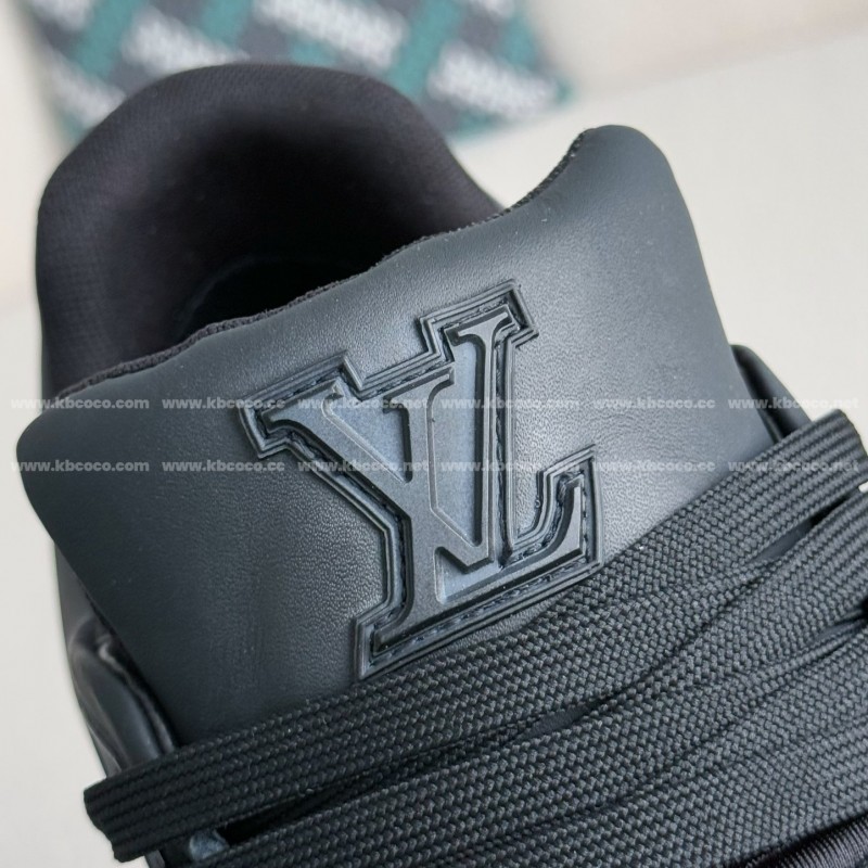 L0*is V*t0n TRAINER SNEAKERS