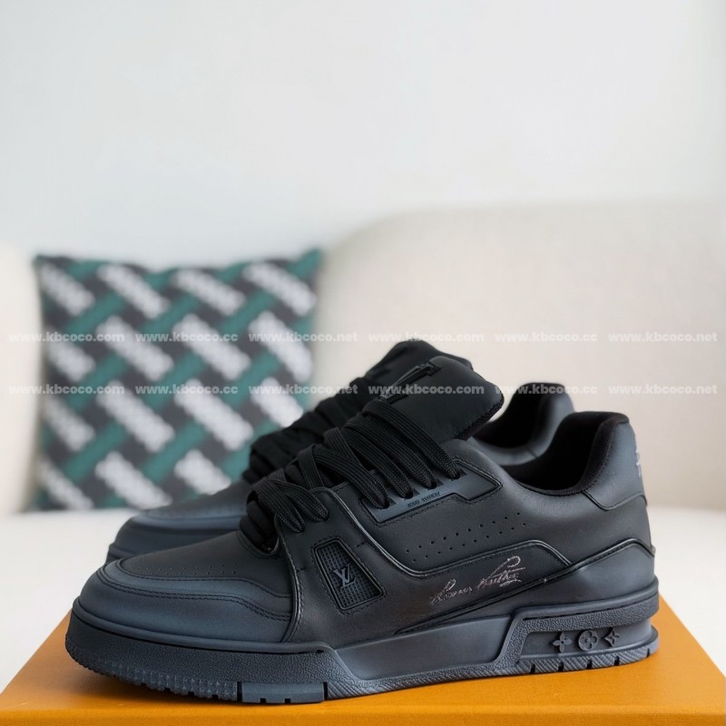 L0*is V*t0n TRAINER SNEAKERS