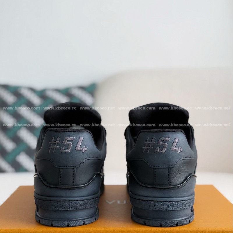 L0*is V*t0n TRAINER SNEAKERS