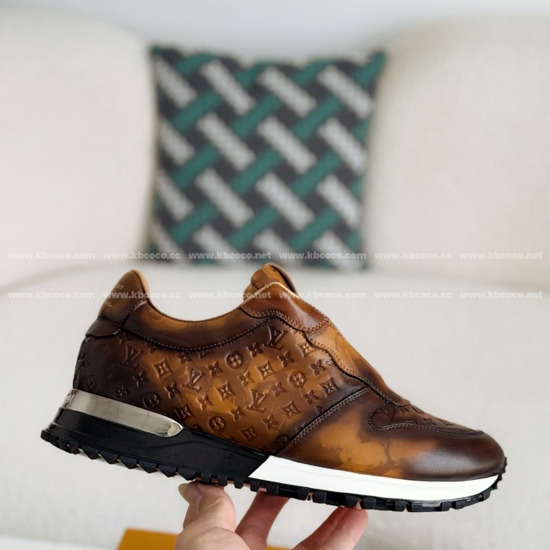 L0*is V*t0n  LEATHER LOW-TOP SHOES