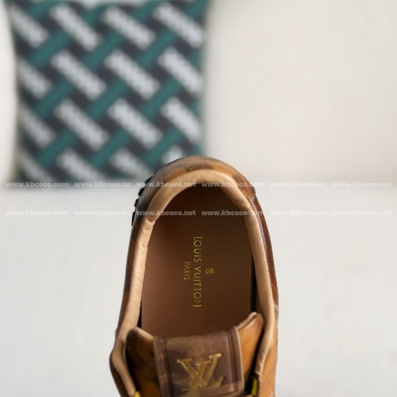 L0*is V*t0n  LEATHER LOW-TOP SHOES