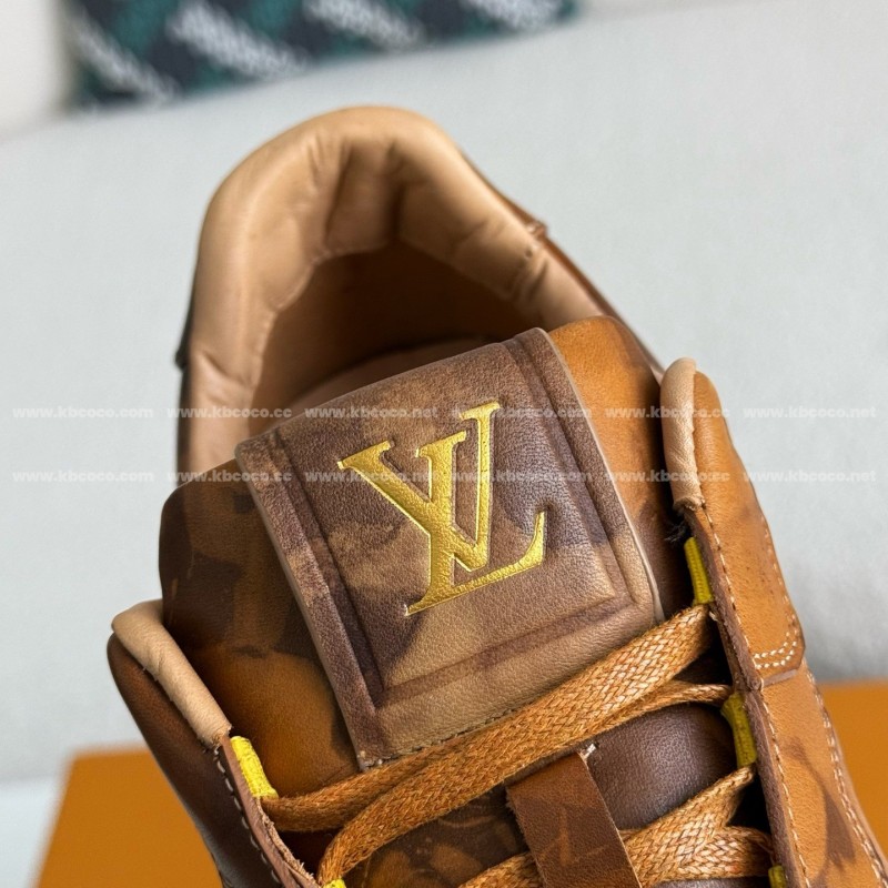 L0*is V*t0n  LEATHER LOW-TOP SHOES