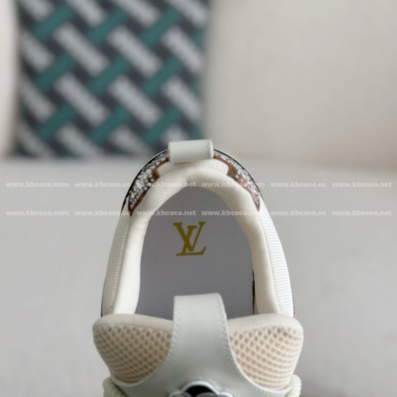 L0*is V*t0n SKATE SNEAKERS