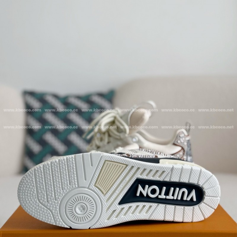 L0*is V*t0n SKATE SNEAKERS