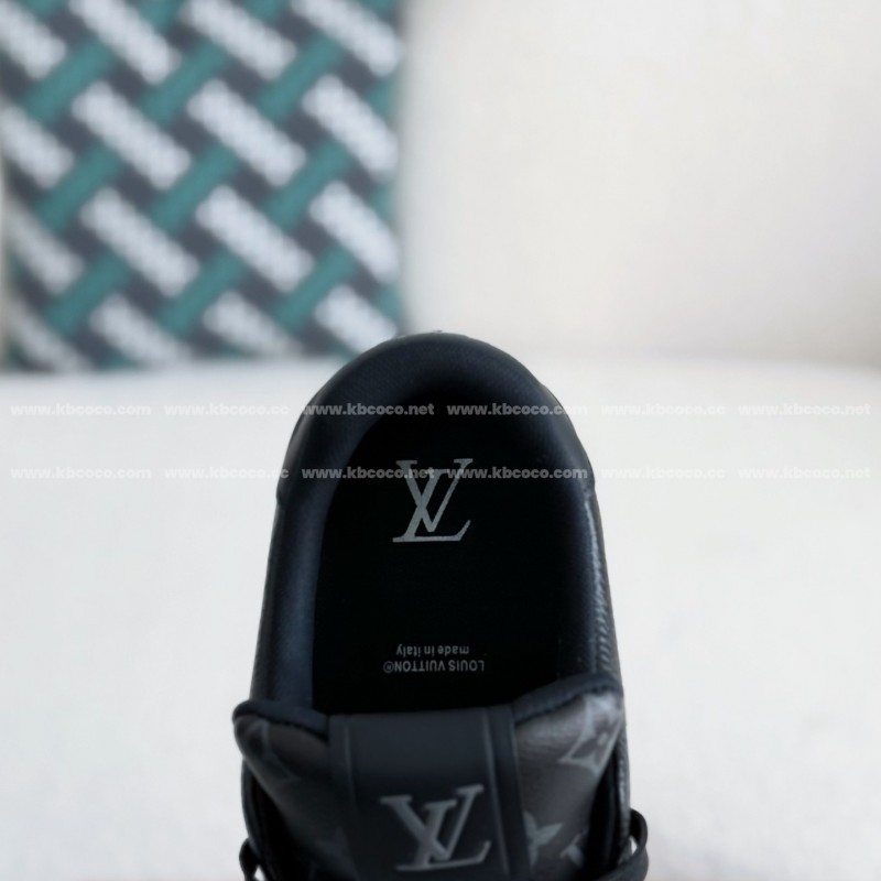 L0*is V*t0n TRAINER SNEAKERS