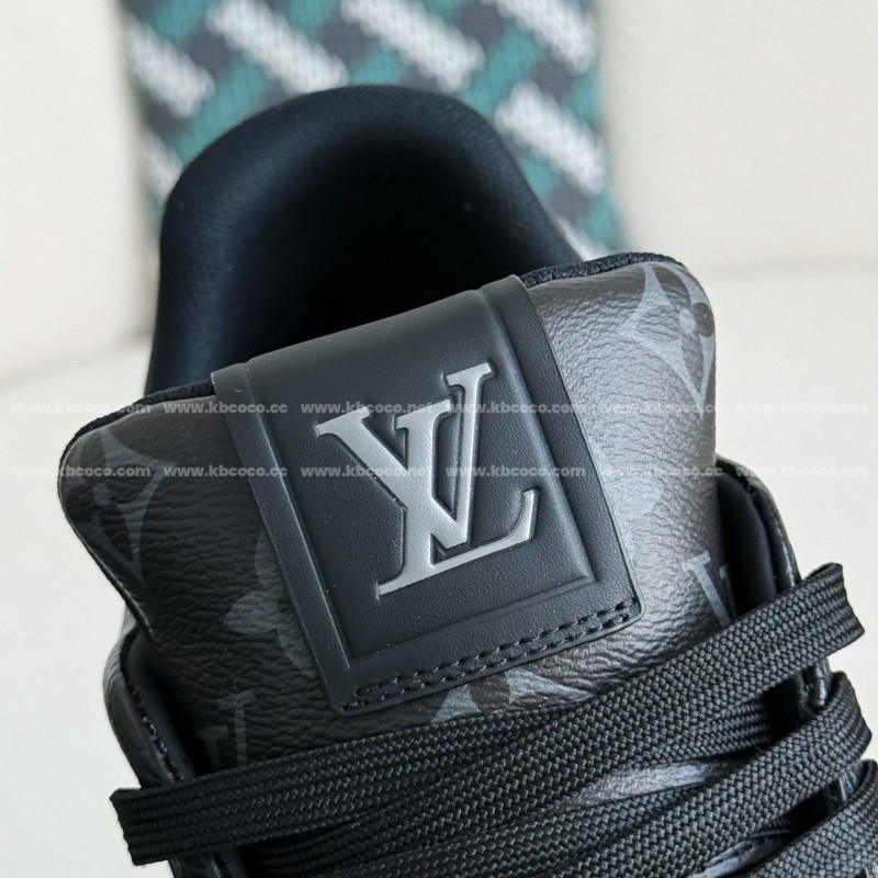 L0*is V*t0n TRAINER SNEAKERS