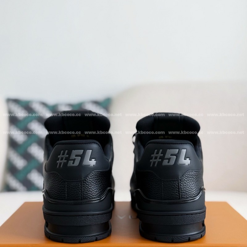 L0*is V*t0n TRAINER SNEAKERS