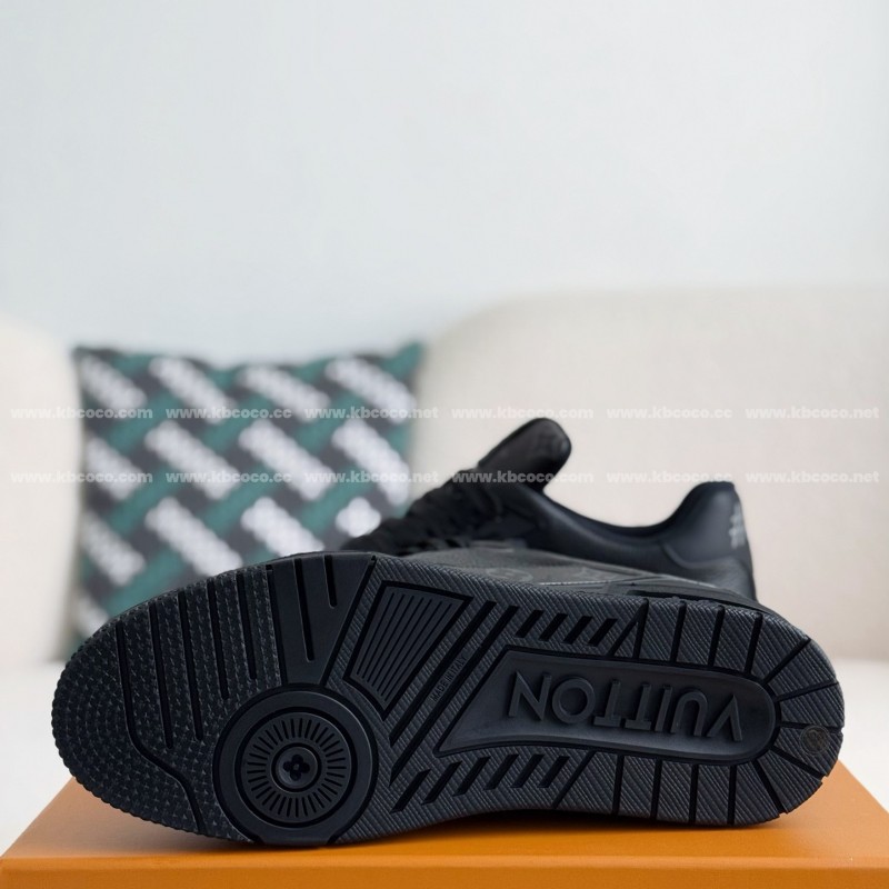 L0*is V*t0n TRAINER SNEAKERS