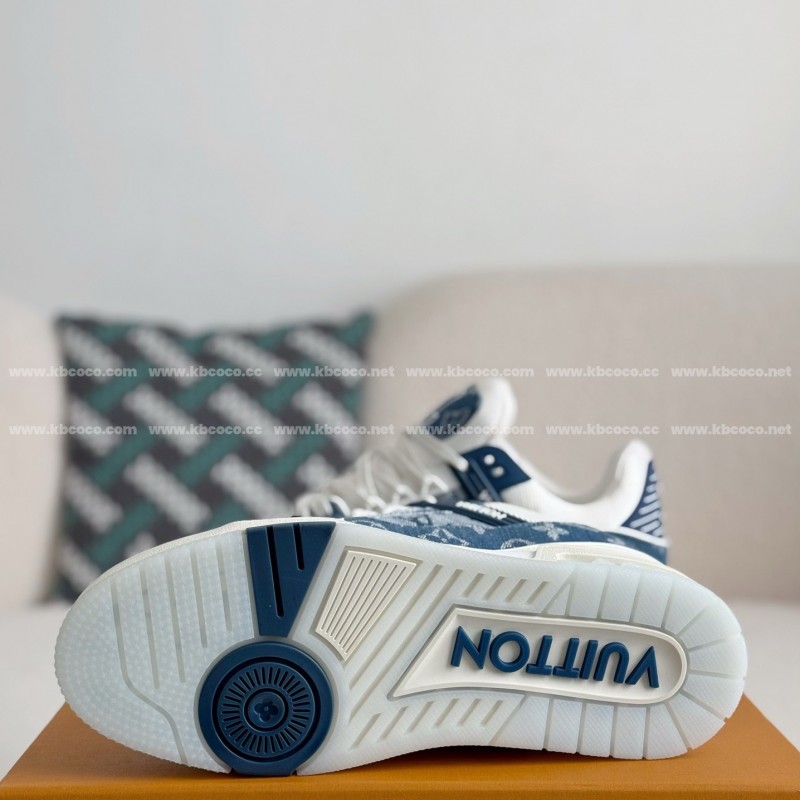 L0*is V*t0n TRAINER SNEAKERS