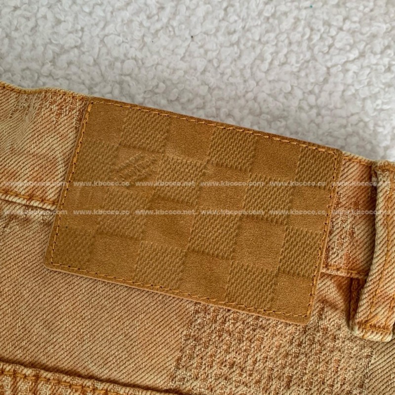 L0*is V*t0n  FW24 Costumes