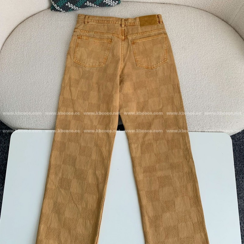 L0*is V*t0n  FW24 Costumes