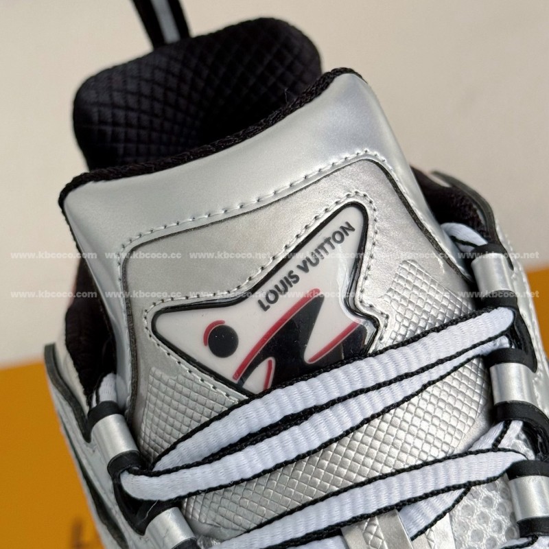 L0*is V*t0n RUNNER SNEAKERS