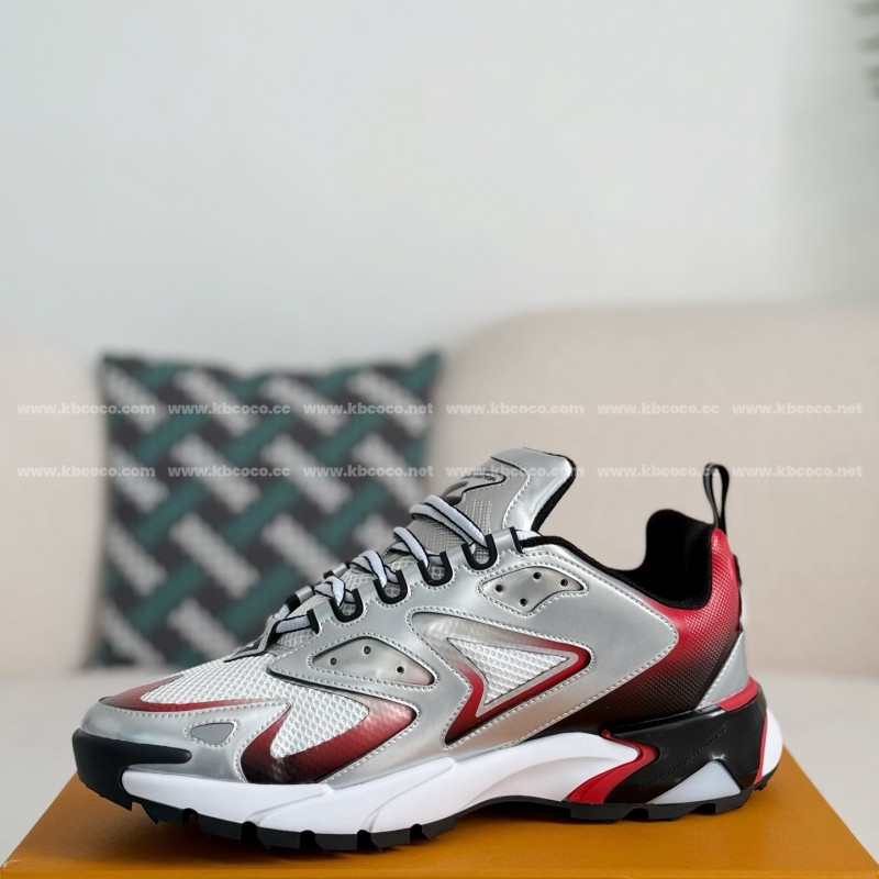 L0*is V*t0n RUNNER SNEAKERS