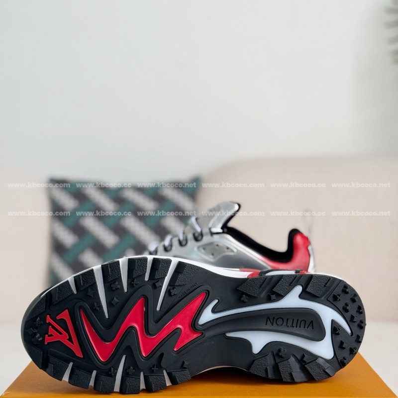 L0*is V*t0n RUNNER SNEAKERS