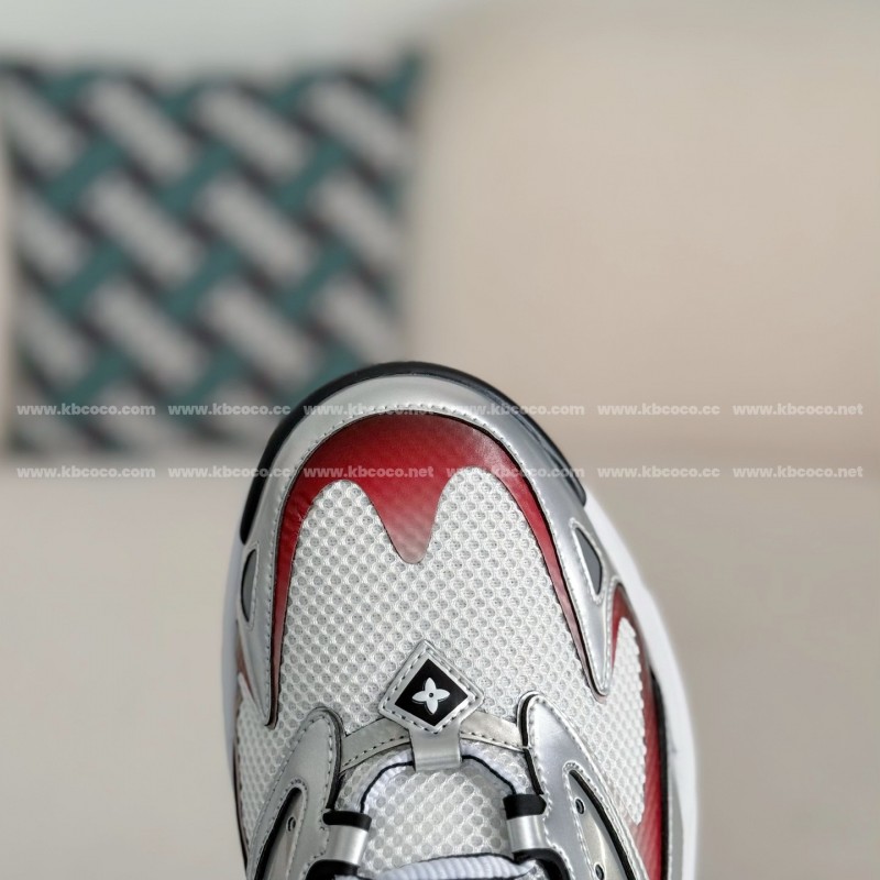 L0*is V*t0n RUNNER SNEAKERS