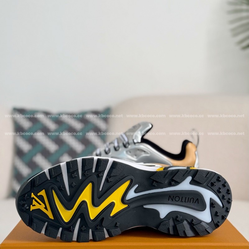 L0*is V*t0n RUNNER SNEAKERS