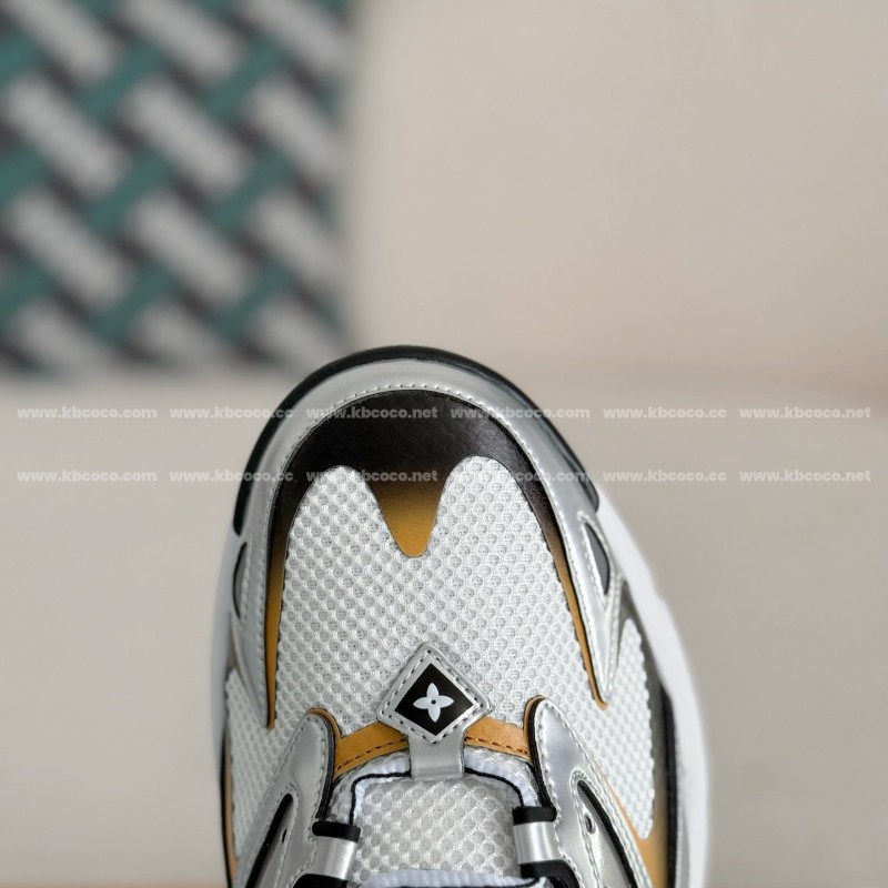 L0*is V*t0n RUNNER SNEAKERS