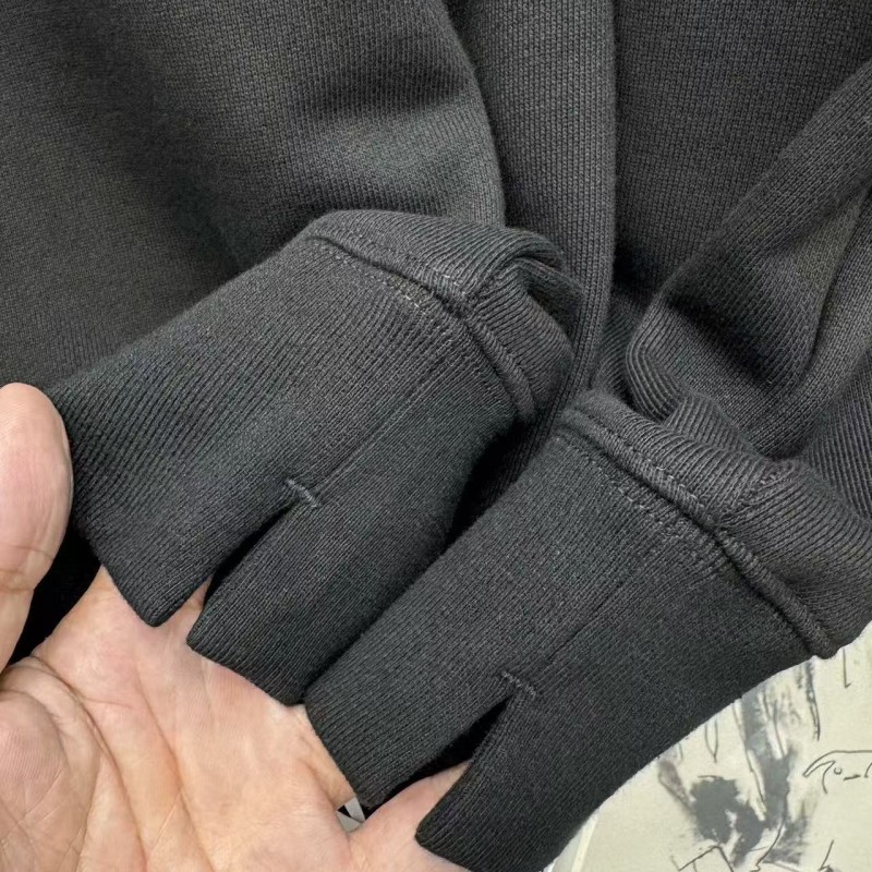 offwhite fuzzy arrow round neck sweatshirt