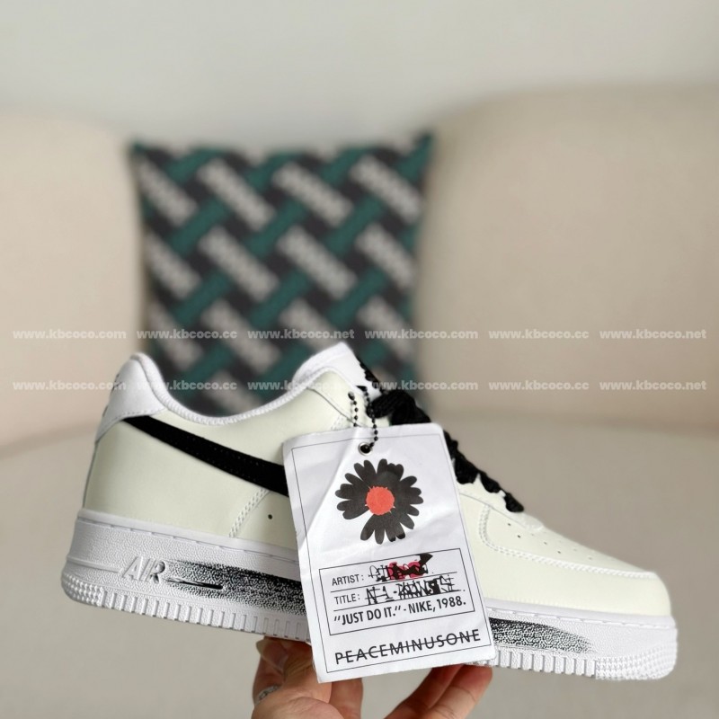 Peaceminusone x Nike Air Force 1 Para-noise Sneaker