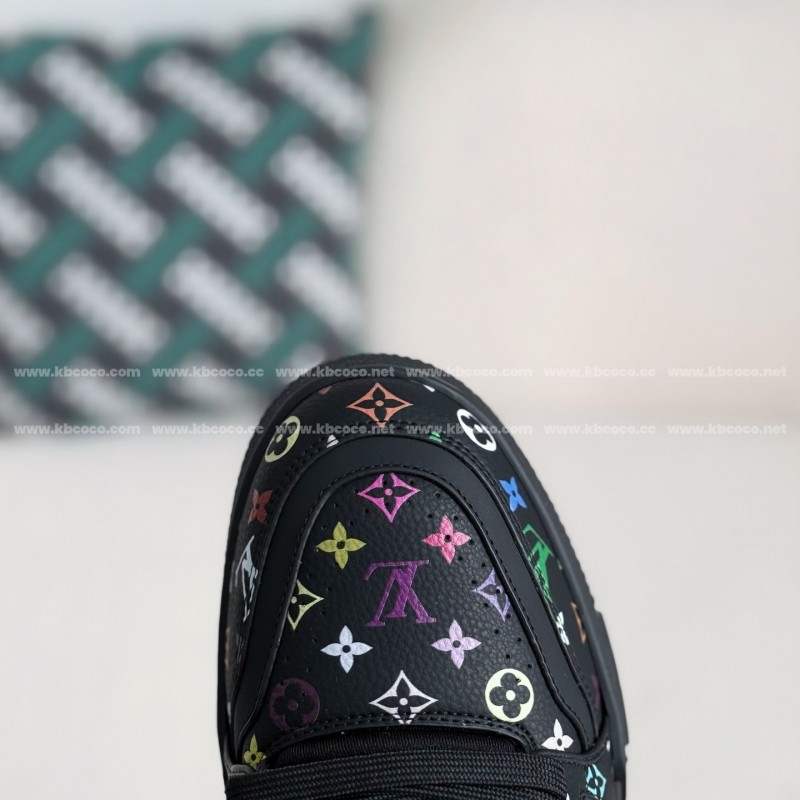 L0*is V*t0n SNEAKERS