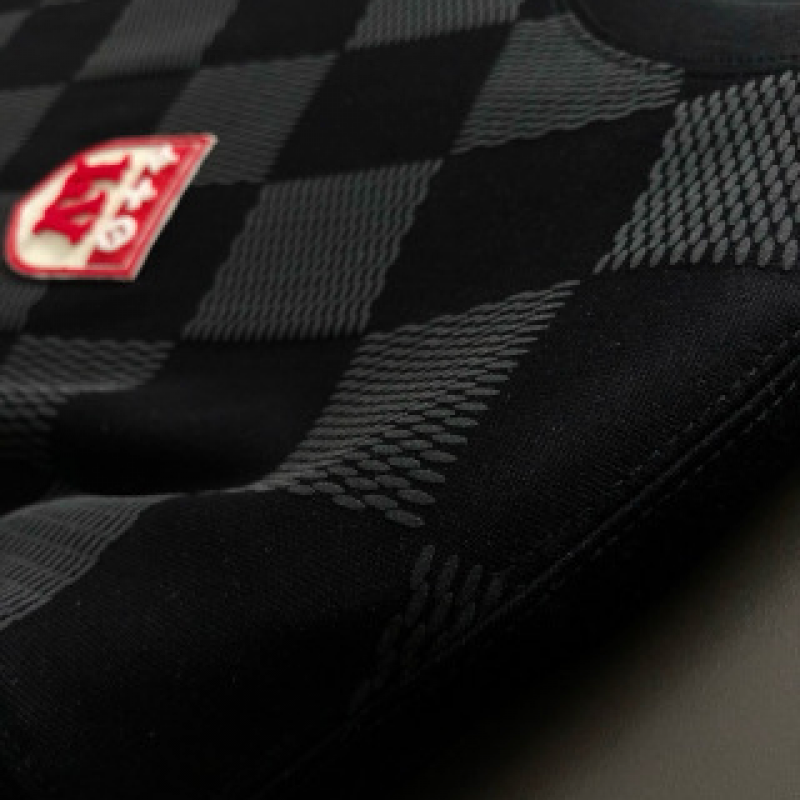 L0*is V*t0n SpringSummer Black Checkerboard Label Toothbrush Embroidery T-shirt