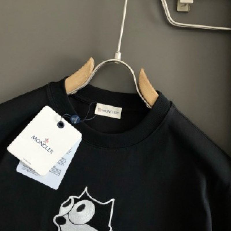 Moncler Spring and Summer Black Cartoon Embroidered T-shirt