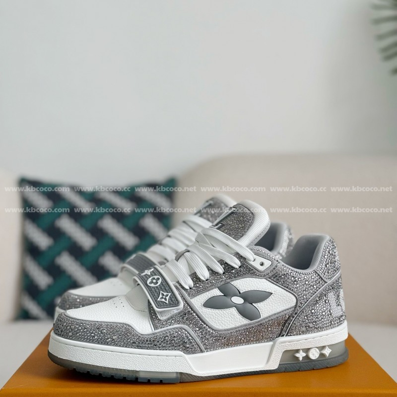 L0*is V*t0n Trainers Sneakers