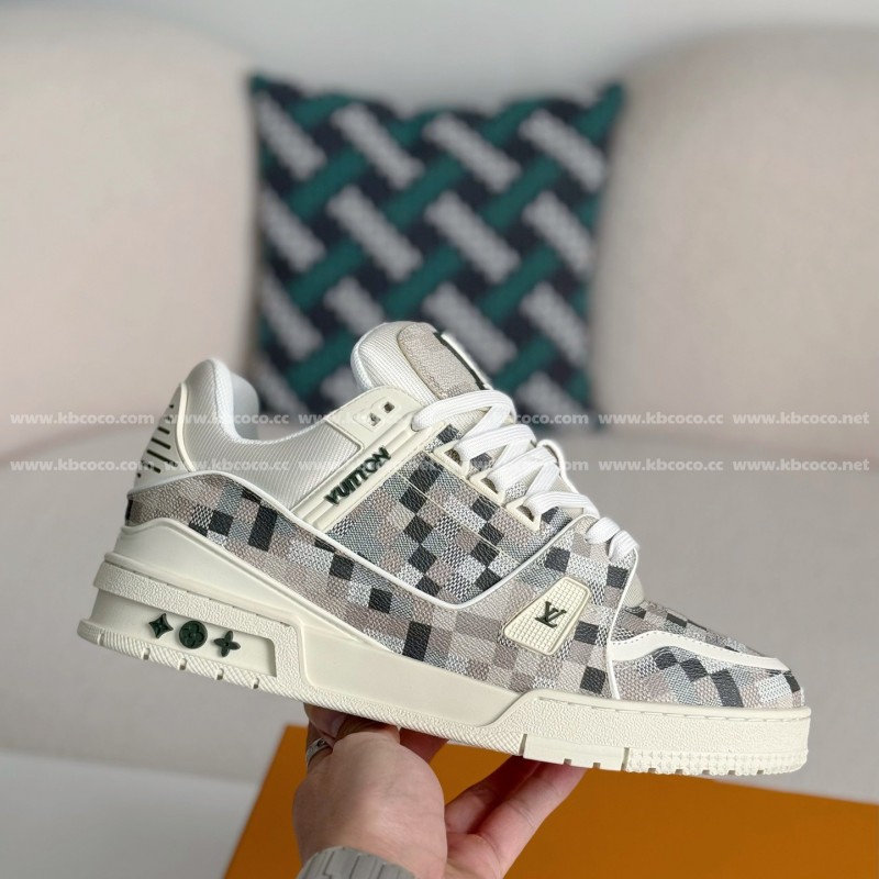 L0*is V*t0n TRAINER SNEAKERS