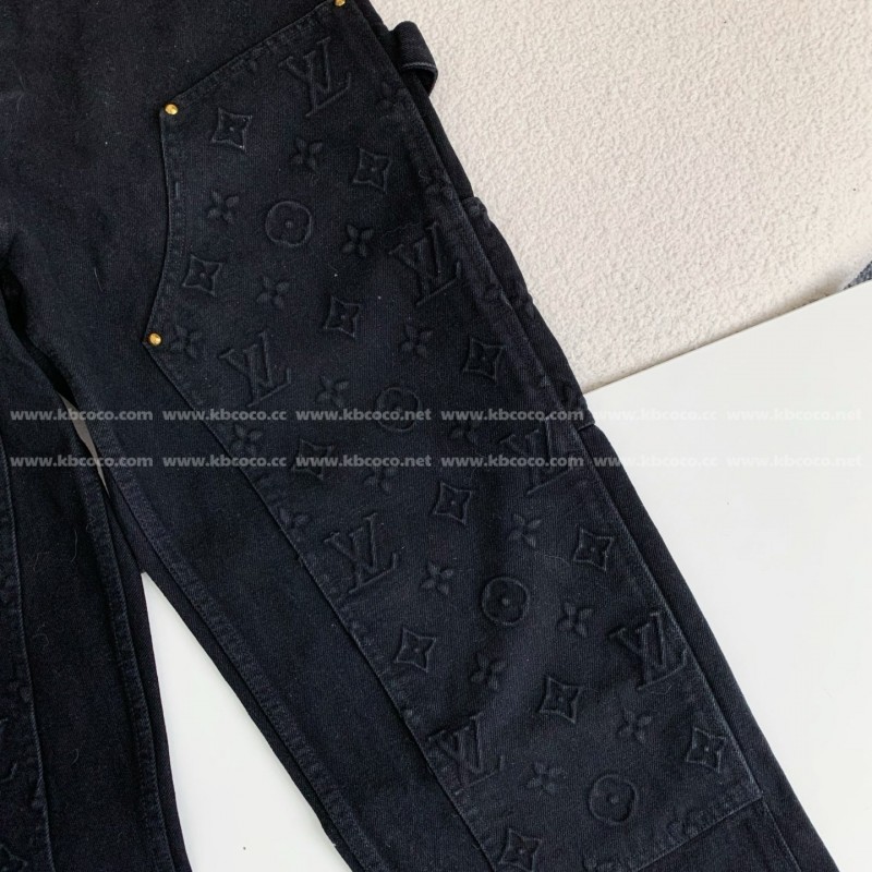 L0*is V*t0n  FW23 Costumes