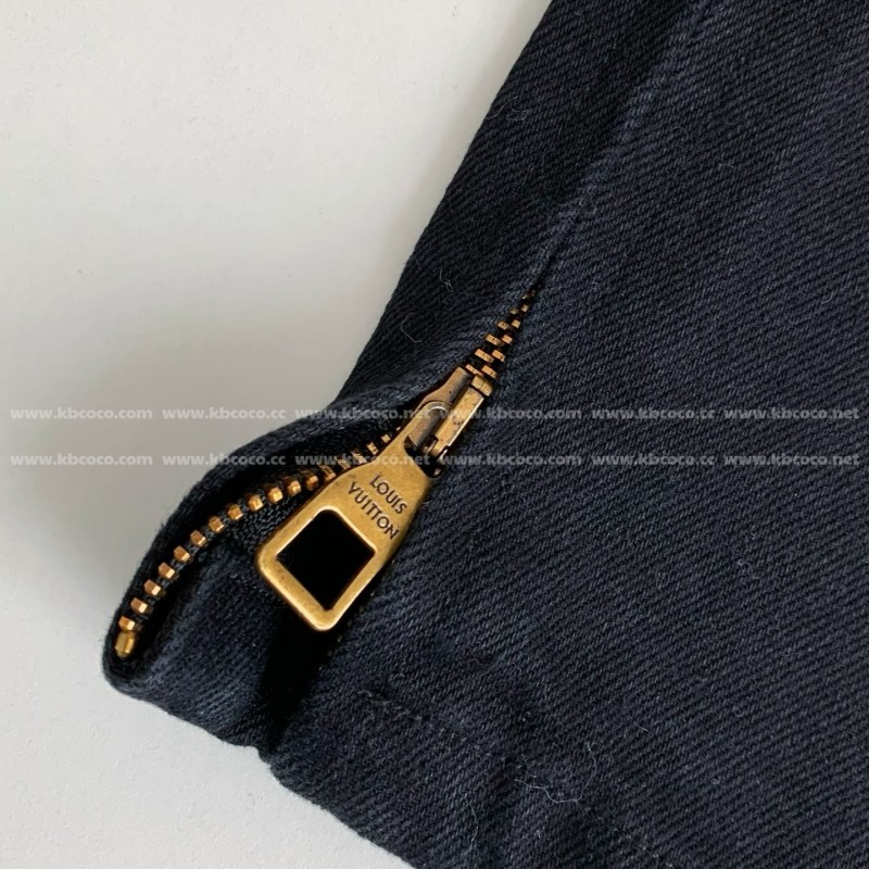 L0*is V*t0n  FW23 Costumes