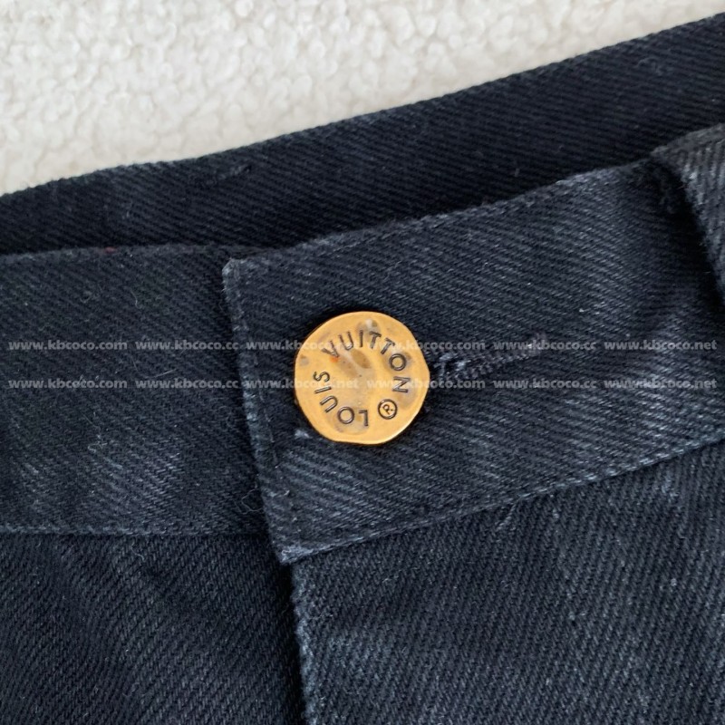 L0*is V*t0n  FW23 Costumes