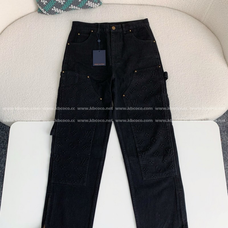 L0*is V*t0n  FW23 Costumes