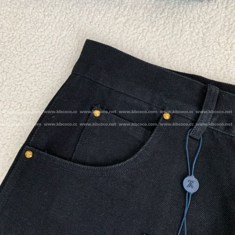 L0*is V*t0n  FW23 Costumes