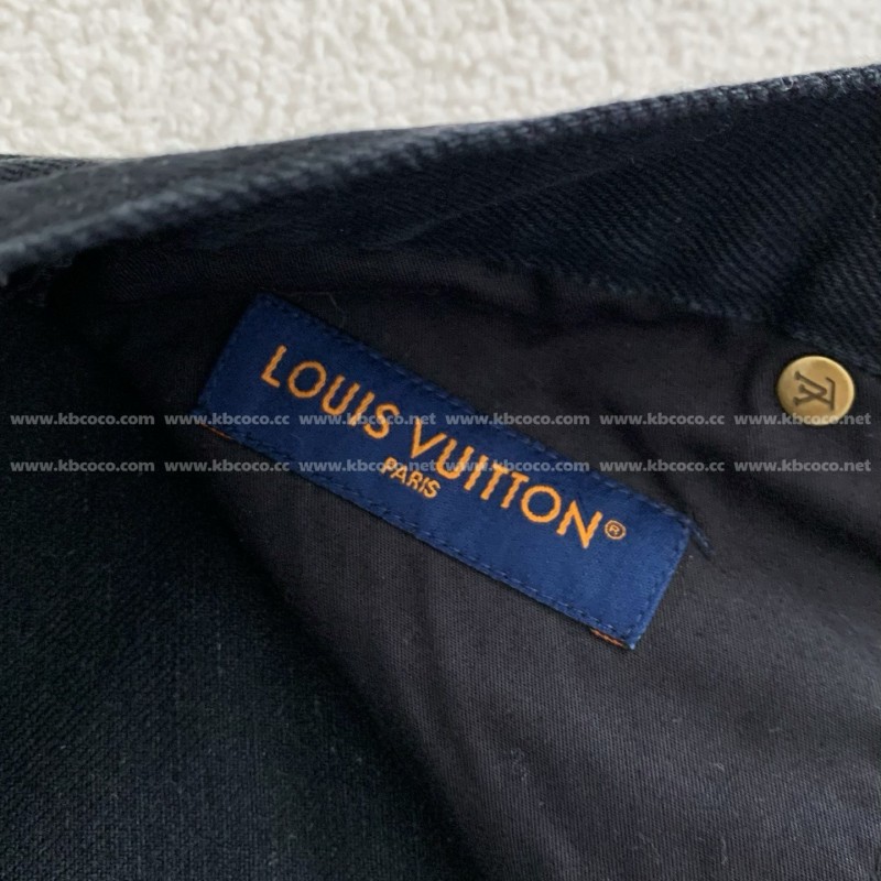 L0*is V*t0n  FW23 Costumes