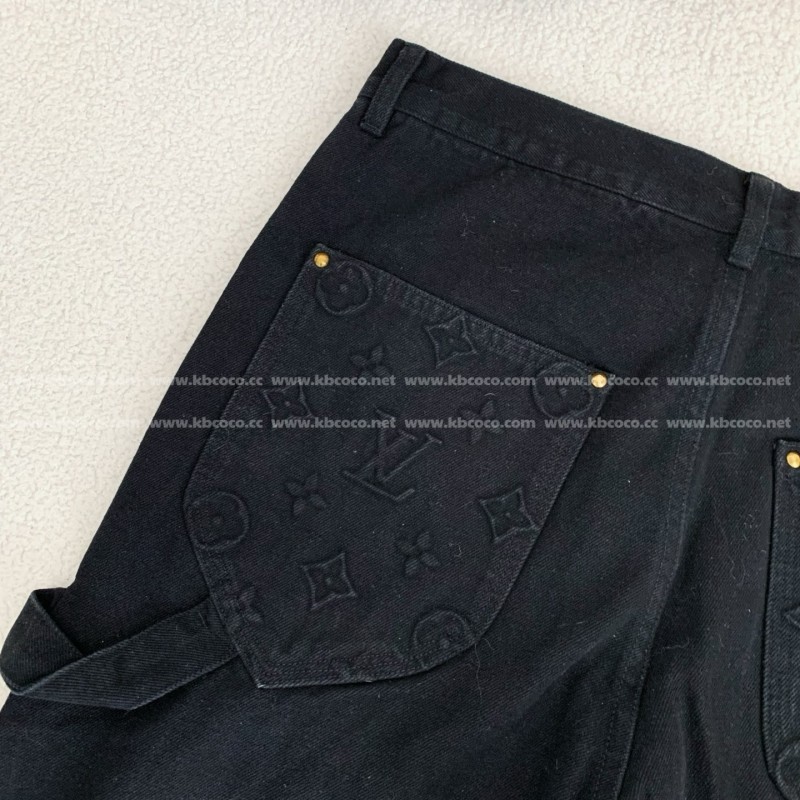 L0*is V*t0n  FW23 Costumes