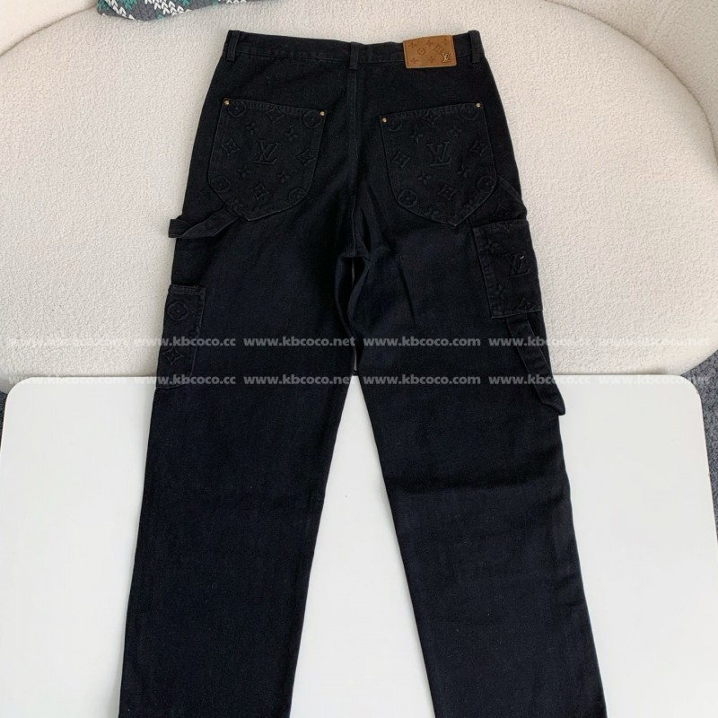 L0*is V*t0n  FW23 Costumes