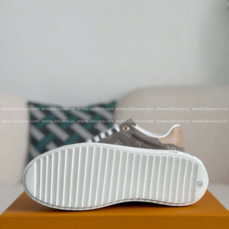 L0*is V*t0n Casual skate shoes