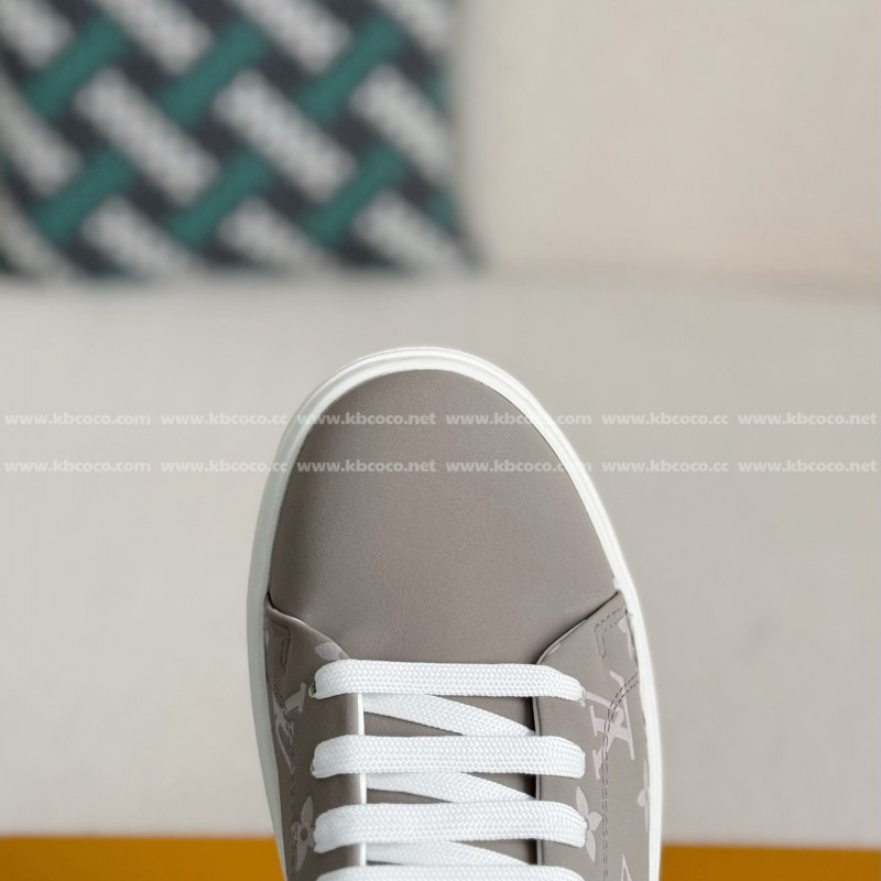 L0*is V*t0n Casual skate shoes