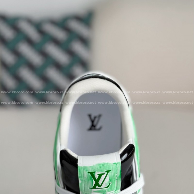 L0*is V*t0n TRAINER SNEAKERS