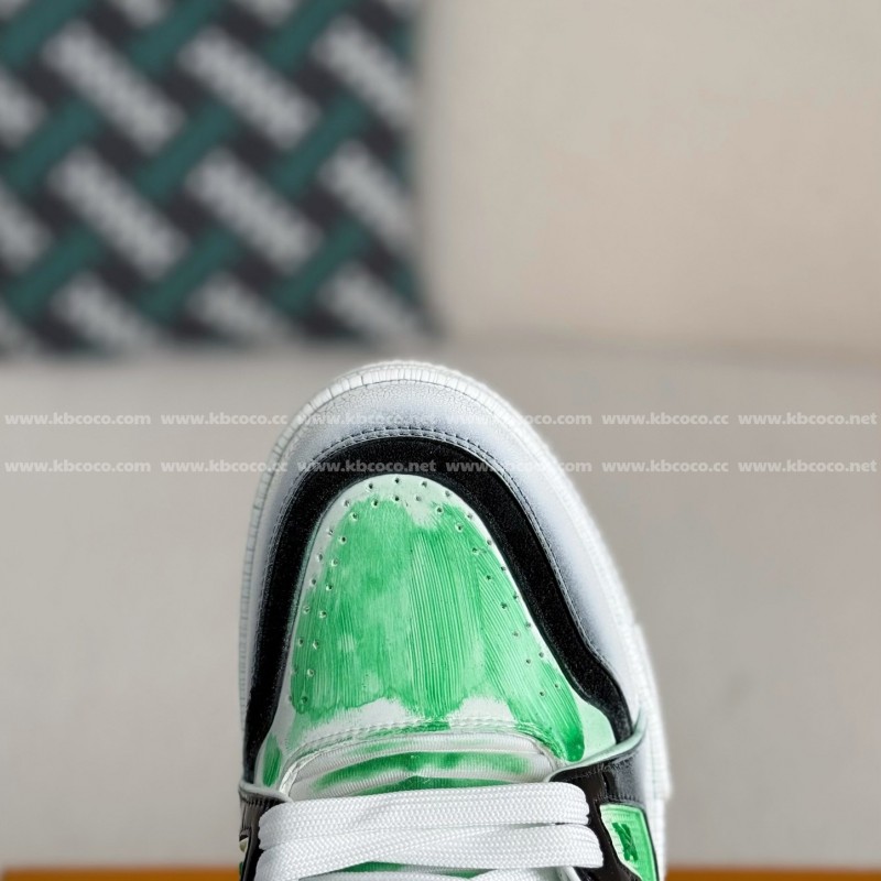 L0*is V*t0n TRAINER SNEAKERS