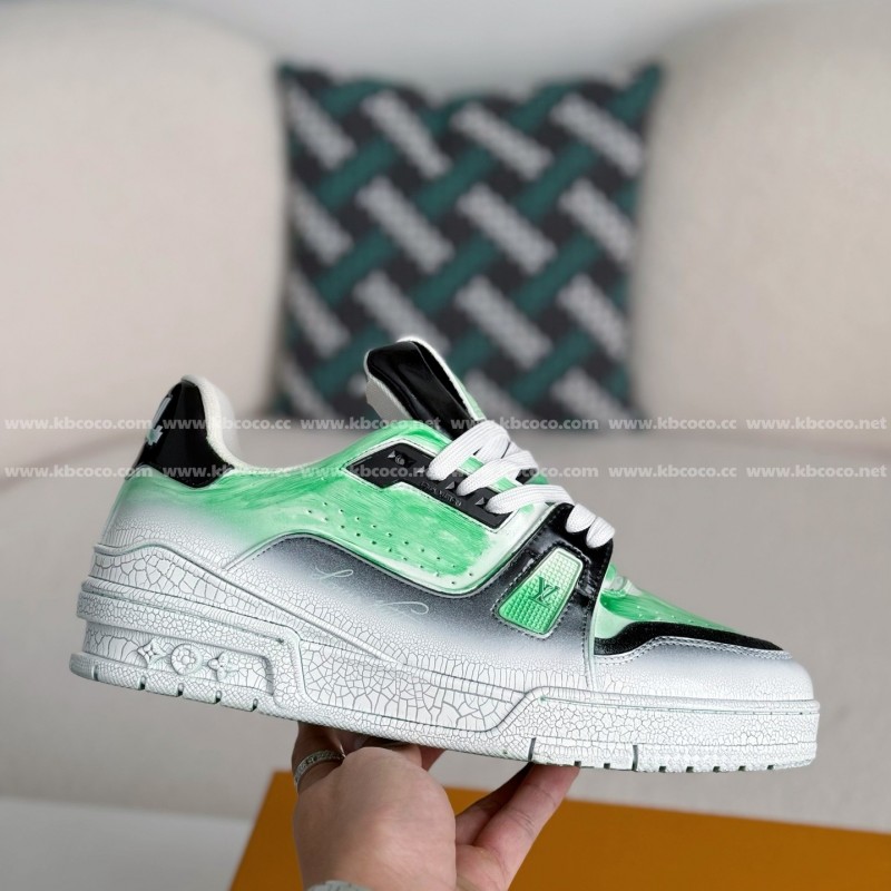 L0*is V*t0n TRAINER SNEAKERS