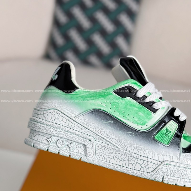 L0*is V*t0n TRAINER SNEAKERS