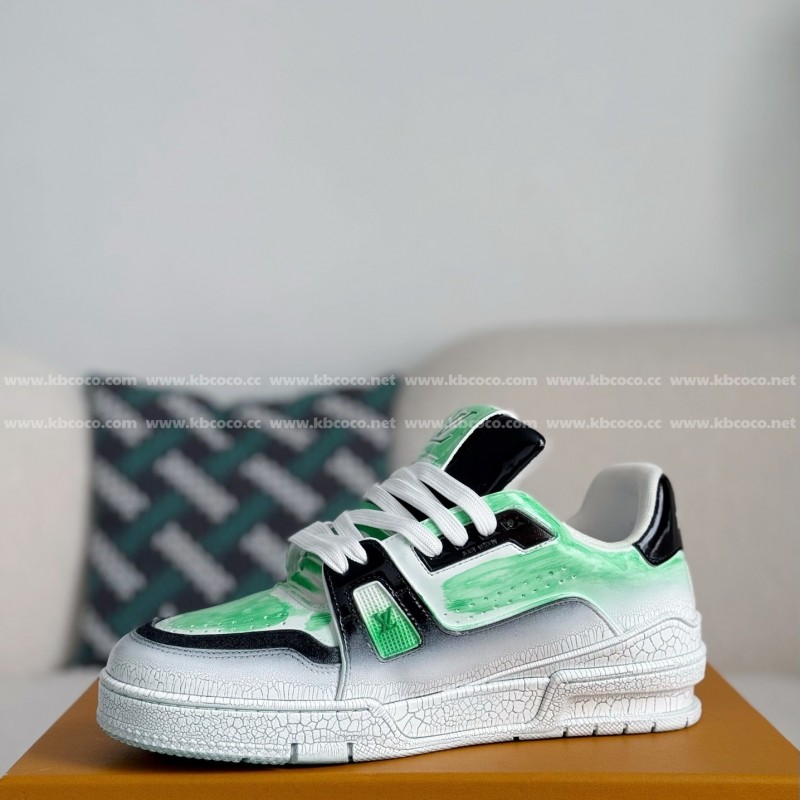 L0*is V*t0n TRAINER SNEAKERS