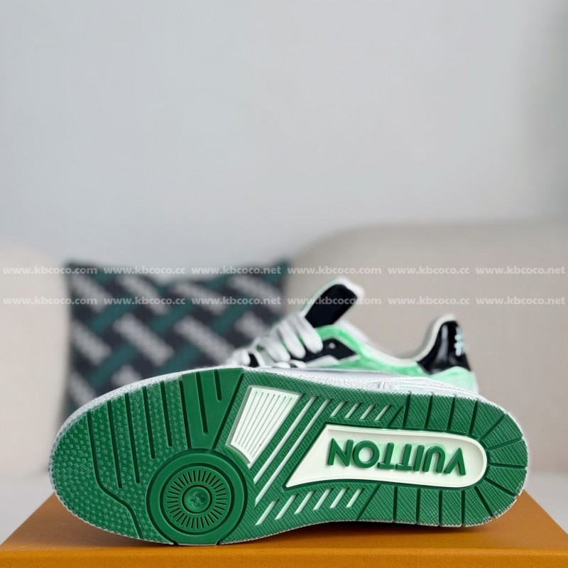 L0*is V*t0n TRAINER SNEAKERS