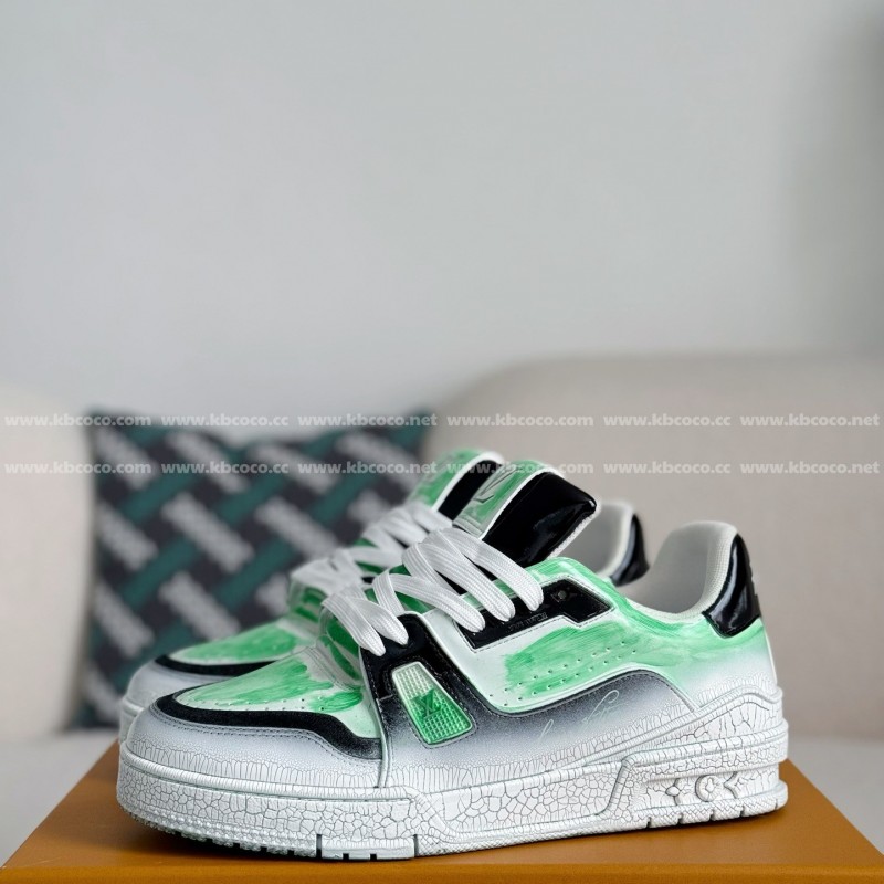 L0*is V*t0n TRAINER SNEAKERS