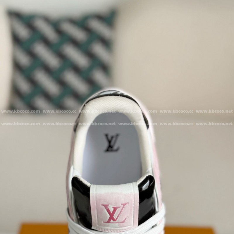 L0*is V*t0n TRAINER SNEAKERS