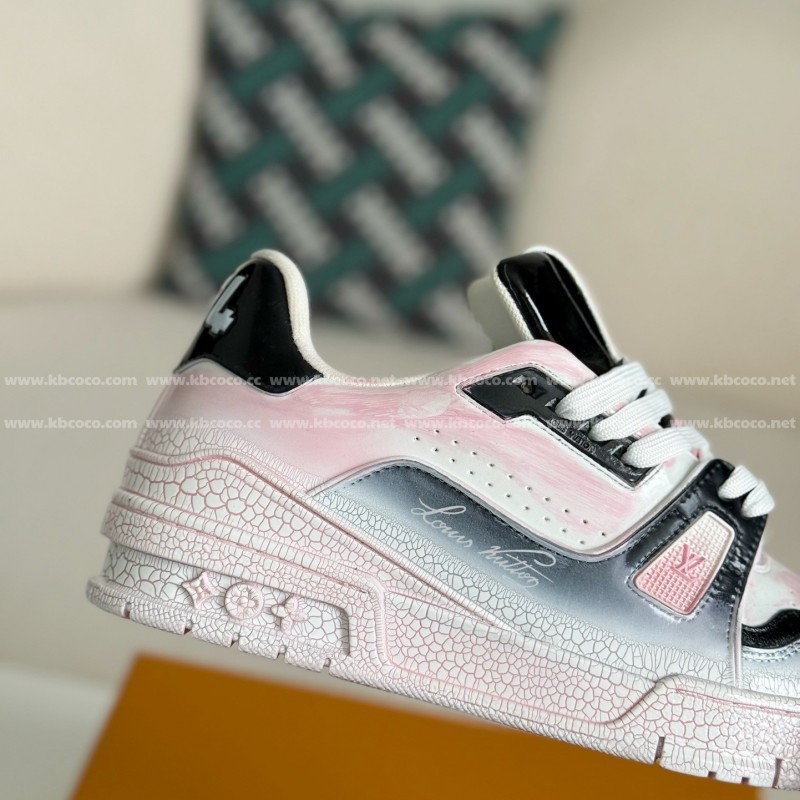 L0*is V*t0n TRAINER SNEAKERS