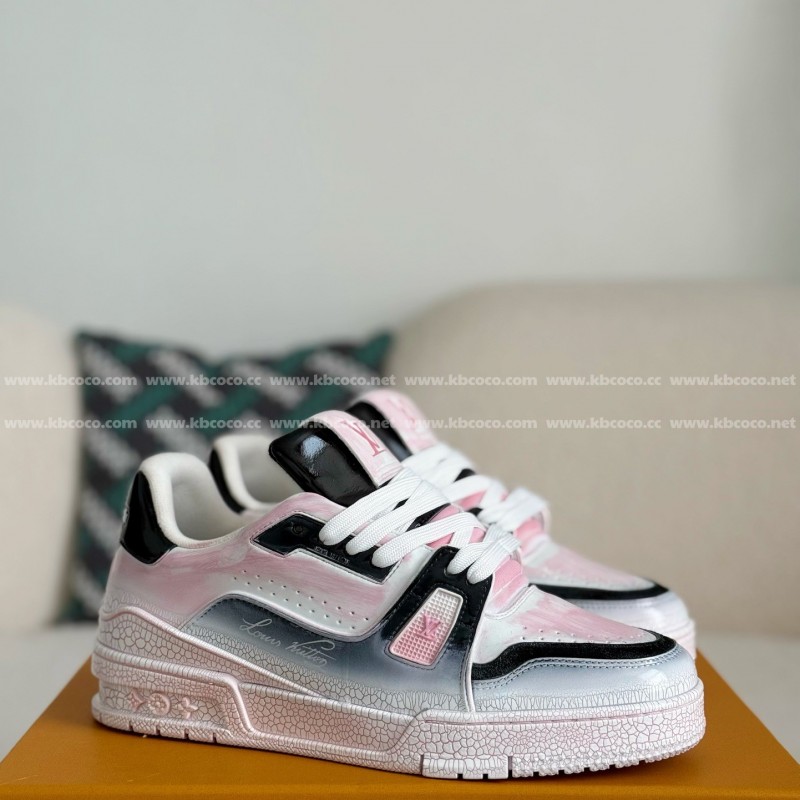 L0*is V*t0n TRAINER SNEAKERS