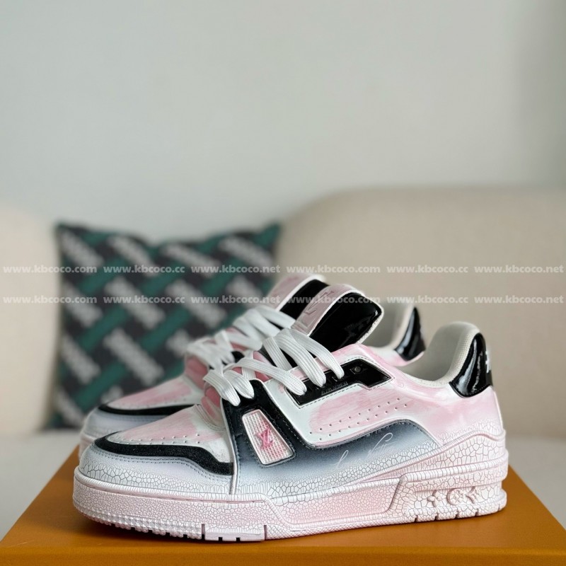 L0*is V*t0n TRAINER SNEAKERS