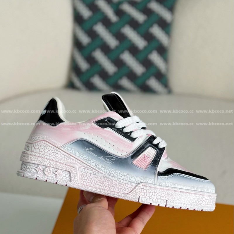 L0*is V*t0n TRAINER SNEAKERS